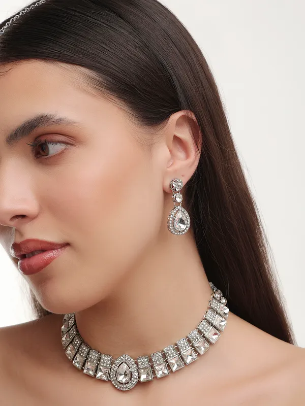 Silver_Polished_Premium_White_Crystals_Studded_Choker_Set