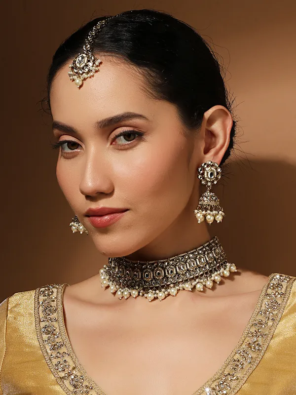 Ethnic_Premium_White_Pearl_And_Kundan_Choker_Set