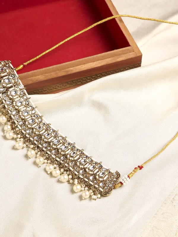Ethnic_Premium_White_Pearl_And_Kundan_Choker_Set