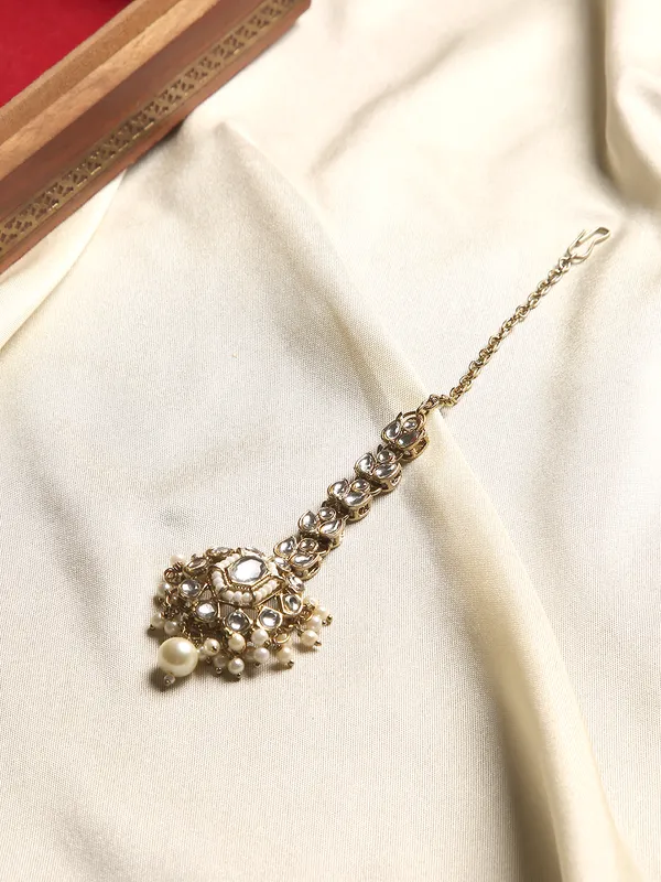 Ethnic_Premium_White_Pearl_And_Kundan_Choker_Set