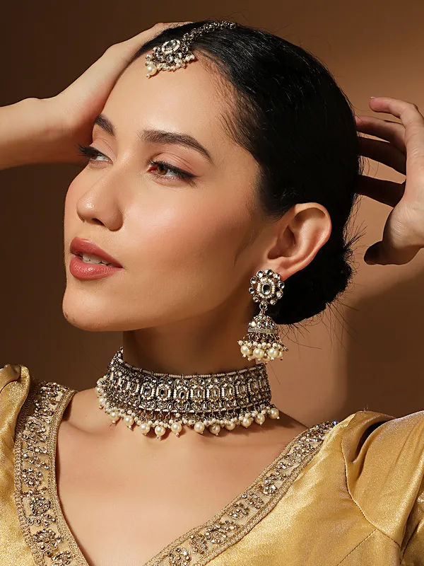 Ethnic_Premium_White_Pearl_And_Kundan_Choker_Set
