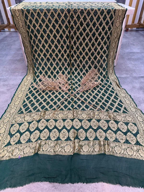 Pure_Khadi_Georgette_Dupatta_With_Rich_Zari_Weaving_Banarasi_Style_Bridal_Festive_Dupatta_Green