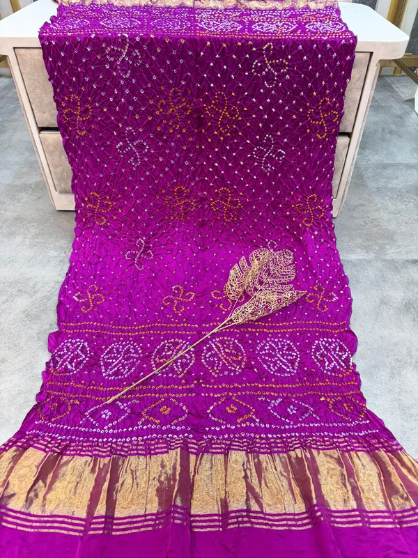 Modal_Gaji_Bandhani_Dupatta_With_Floral_Motifs_Soft_Festive_Dupatta_Purple