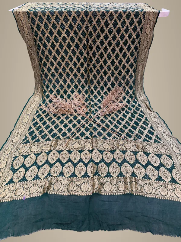 Pure_Khadi_Georgette_Dupatta_With_Rich_Zari_Weaving_Banarasi_Style_Bridal_Festive_Dupatta_Green
