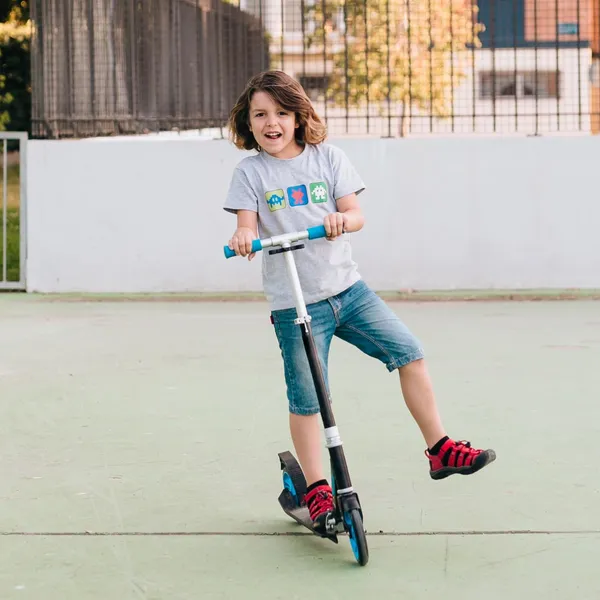 Kids_Foldable_Scooter_with_Adjustable_Height_-_Blue_&_Black