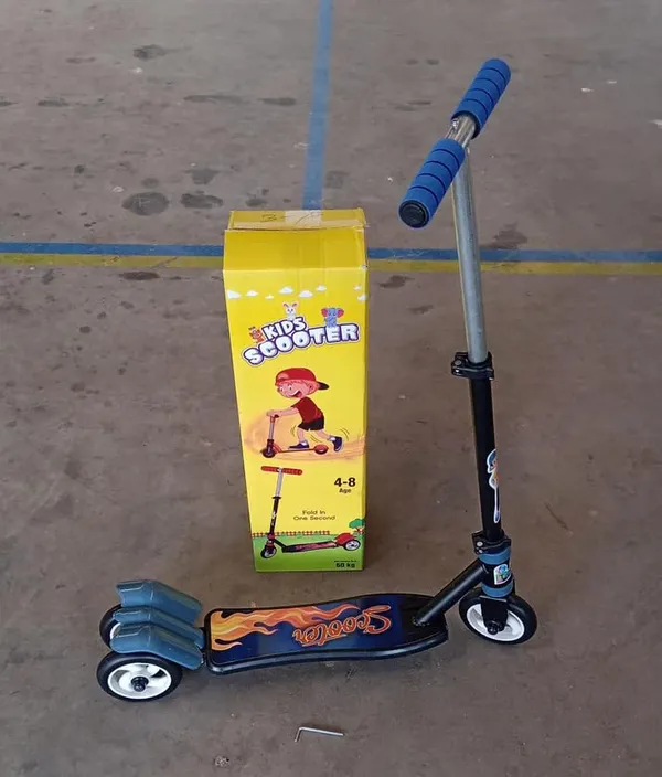 Foldable_Kids_Scooter_with_Adjustable_Height_-_Spider-Man_Design_(3_Wheels)
