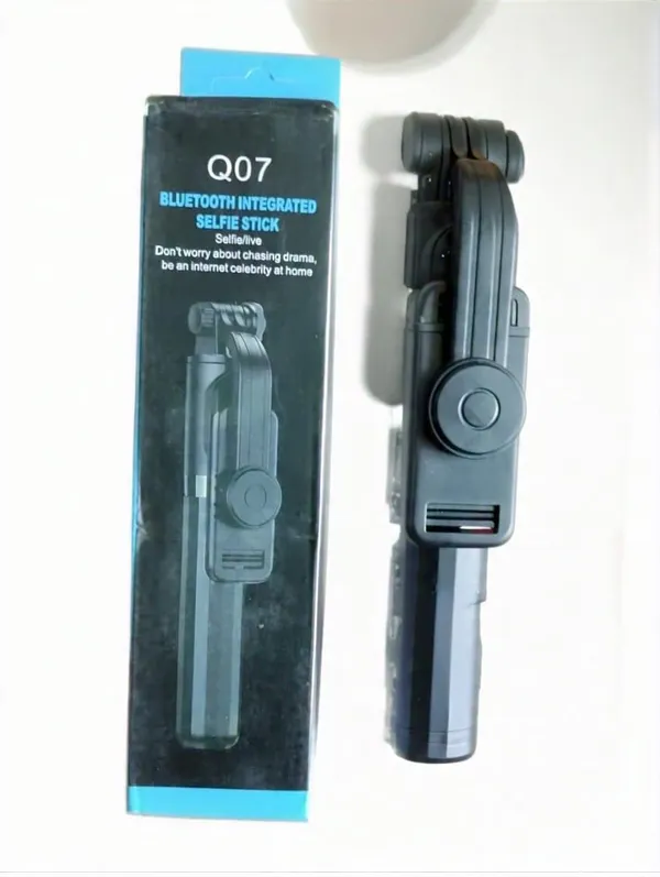 Q07_Bluetooth_Integrated_Selfie_Stick_with_Tripod_Stand