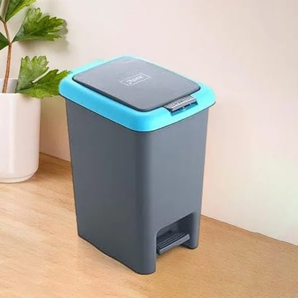 Pedal_Dustbin_with_Lid_-_Gray_&_Blue_(Step-On_Trash_Can)