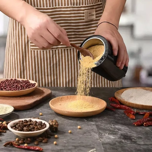 Electric_Spice_Grinder_with_Stainless_Steel_Blades_-_Portable_Coffee_Bean_and_Spice_Mill