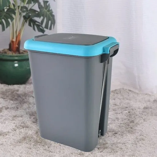 Pedal_Dustbin_with_Lid_-_Gray_&_Blue_(Step-On_Trash_Can)