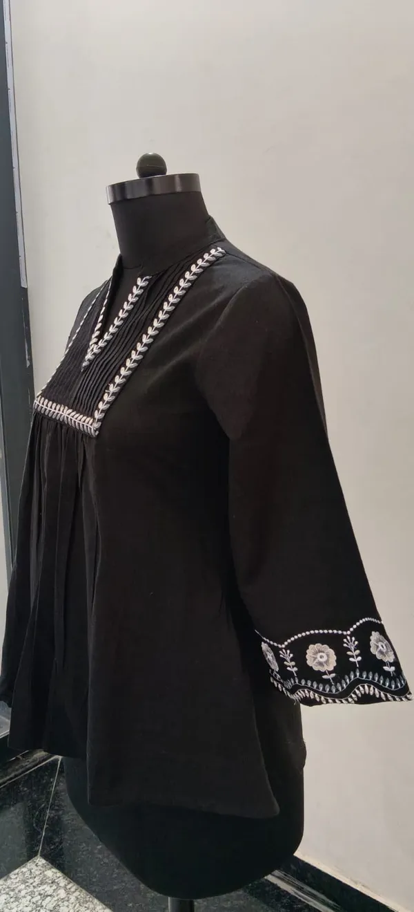 Black_Fine_Cotton_Flax_Premium_Top_For_Women