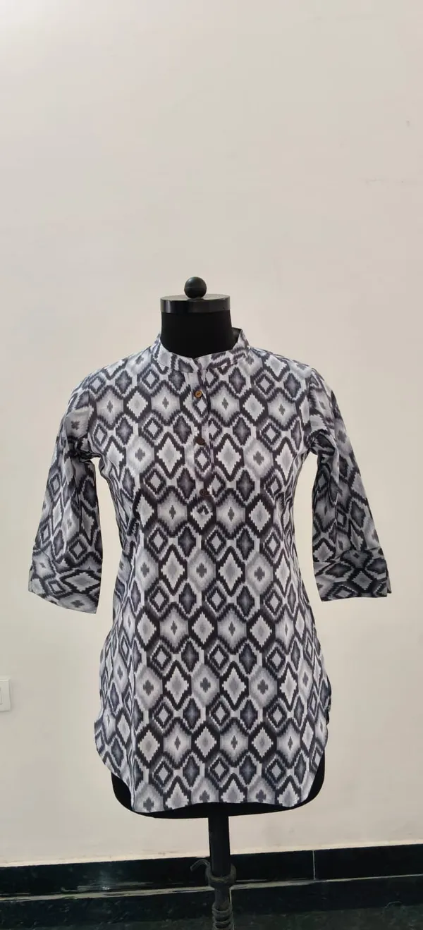 Black_Printed_Pure_Cotton_Premium_Short_Top_For_Women