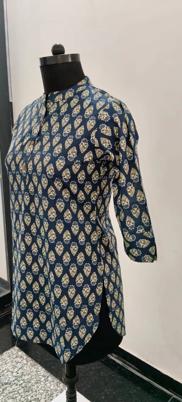 Indigo_Blue_Printed_Pure_Cotton_Short_Top_For_Women