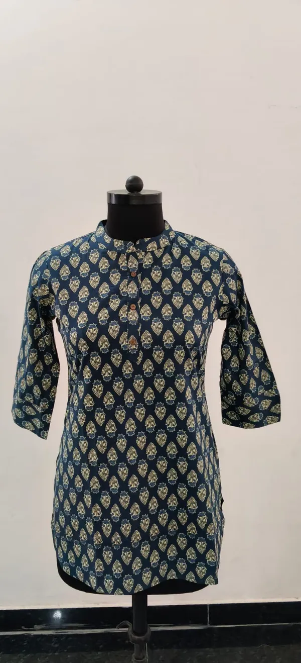 Indigo_Blue_Printed_Pure_Cotton_Short_Top_For_Women