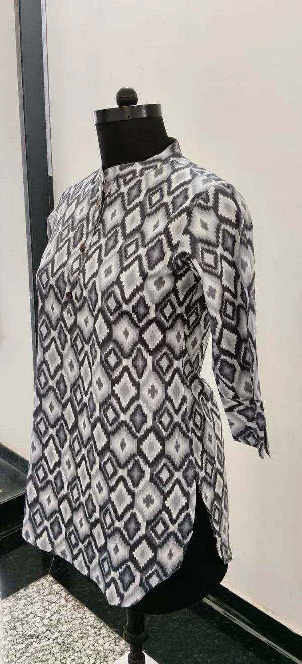 Black_Printed_Pure_Cotton_Premium_Short_Top_For_Women