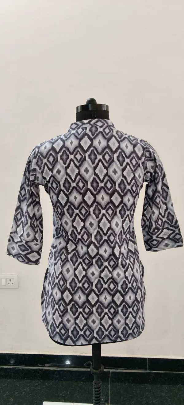 Black_Printed_Pure_Cotton_Premium_Short_Top_For_Women