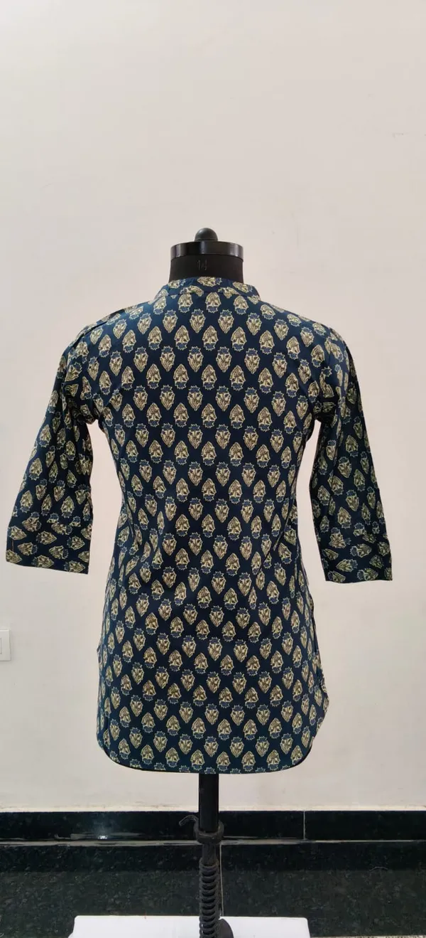Indigo_Blue_Printed_Pure_Cotton_Short_Top_For_Women