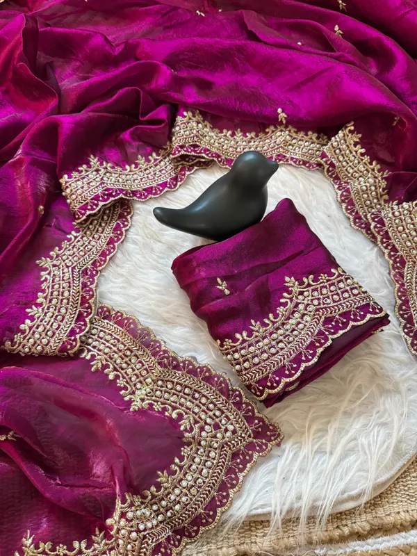 Magenta_Velvet_Heavy_Embroidered_Bridal_Saree_With_Blouse_Piece