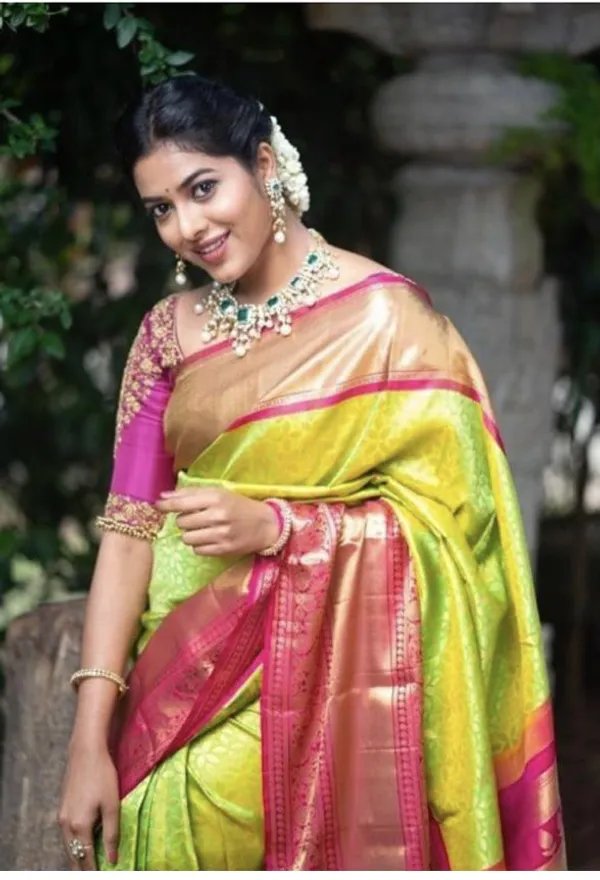 Parrot_Green_And_Pink_Pure_Silk_Handloom_Saree_With_Zari_Border