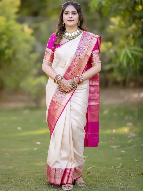 Classic_White_Silk_Saree_With_Contrast_Pink_Gold_Zari_Border