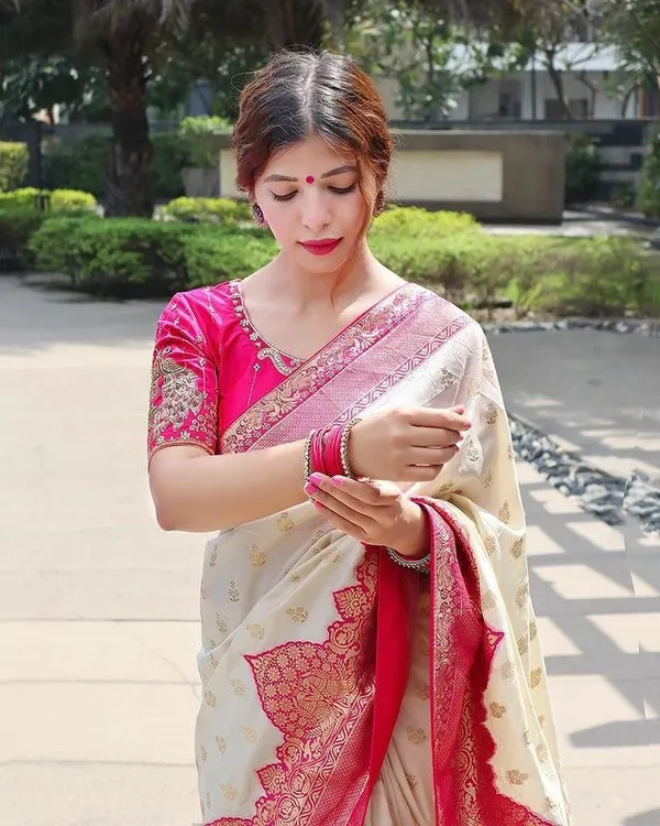 Off_White_Banarasi_Silk_Wedding_Saree_With_Pink_Border_And_Embroidered_Blouse