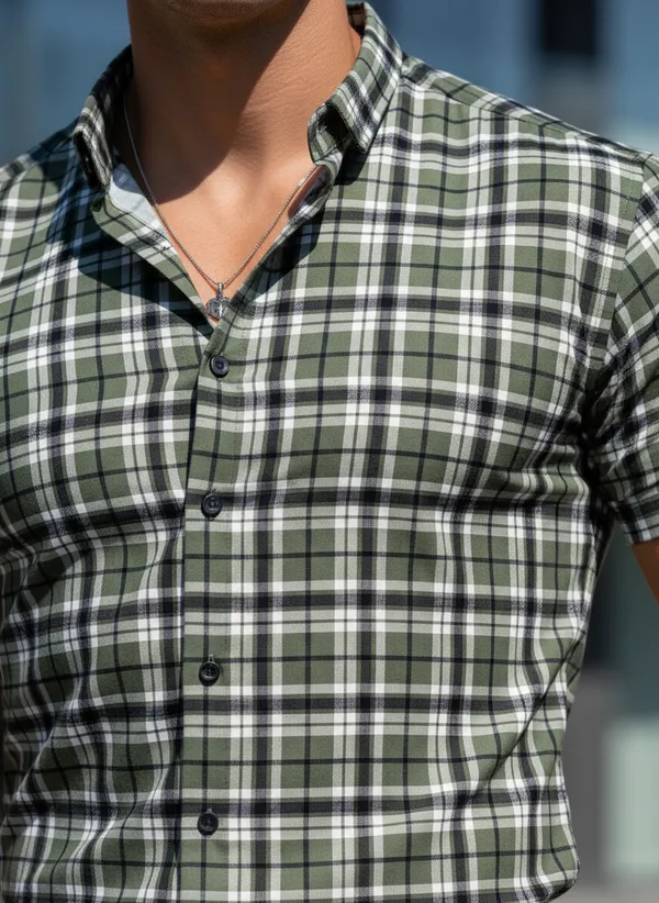 Men's_Green_And_Black_Plaid_Short-Sleeve_Shirt