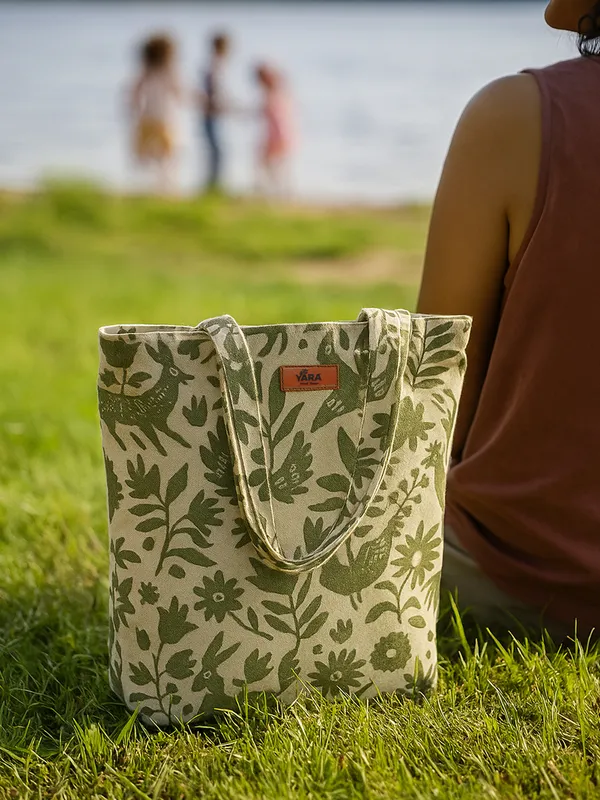 JUNGLE_(Green)Floral_Print_Reusable_Tote_Bag__Green_And_Beige