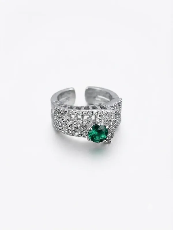 Elegant_Silver_Ring_With_emerald_green_Stone_And_Crystal_Embellishments