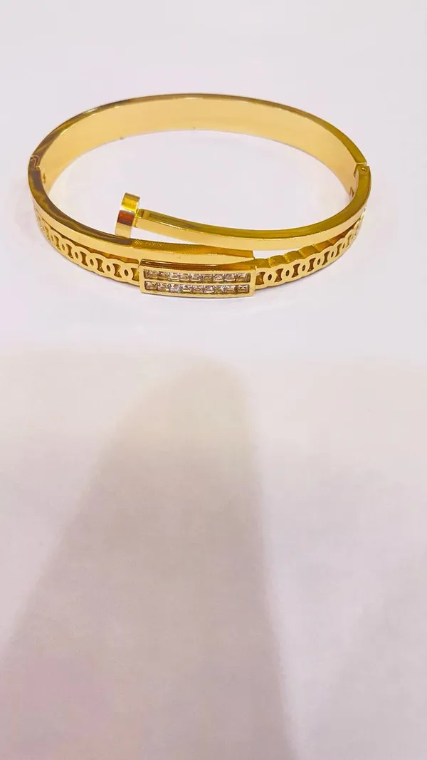 Gold-Tone_Studed__Bangle_Bracelet_with_with_nail_desigh