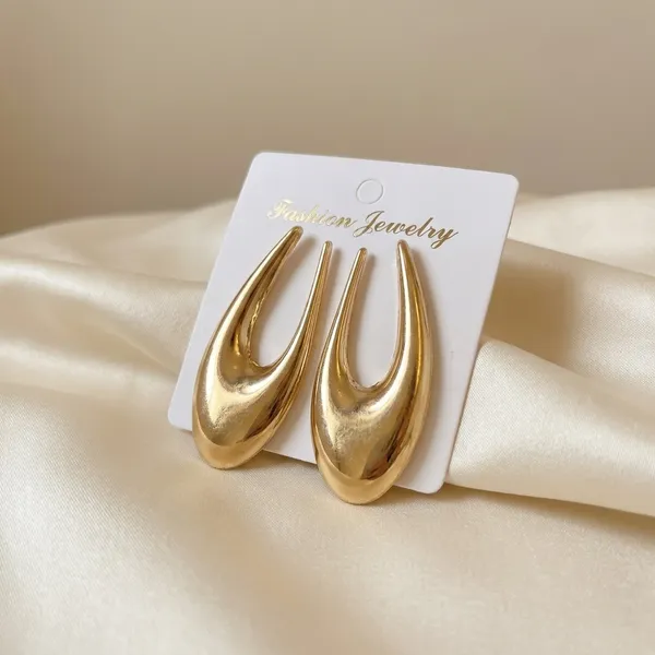 Gold_Toned_Curved_Earring