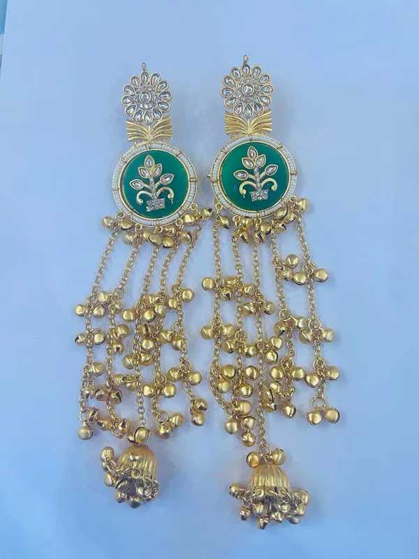 Traditional_Gold-Toned_Kashmiri_jhumka