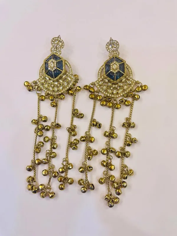 Traditional_Gold-Toned_Kashmiri_jhumka__with_AD