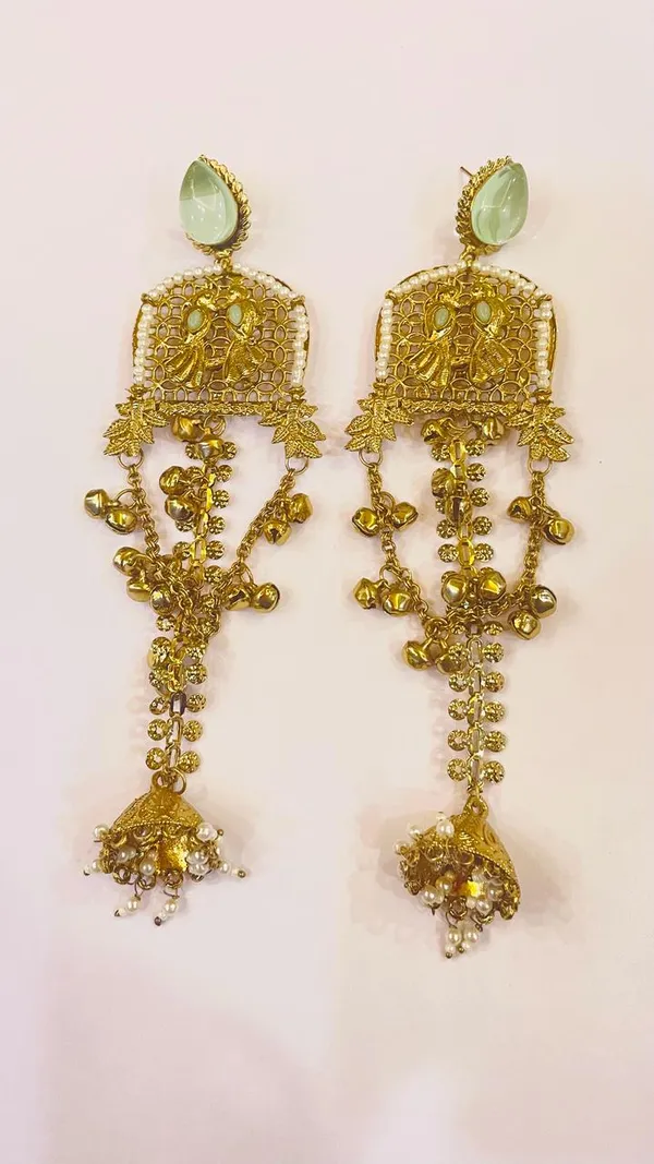 Traditional_Gold-Toned_Kashmiri_jhumka__with_pearl_design
