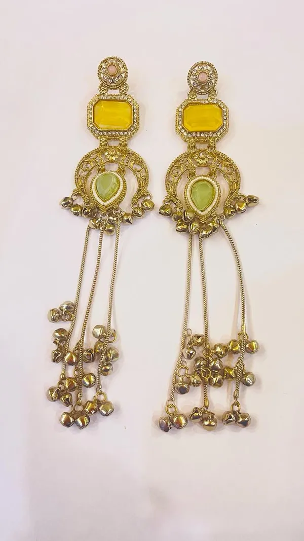 Traditional_long_Gold-Toned_Kashmiri_jhumka