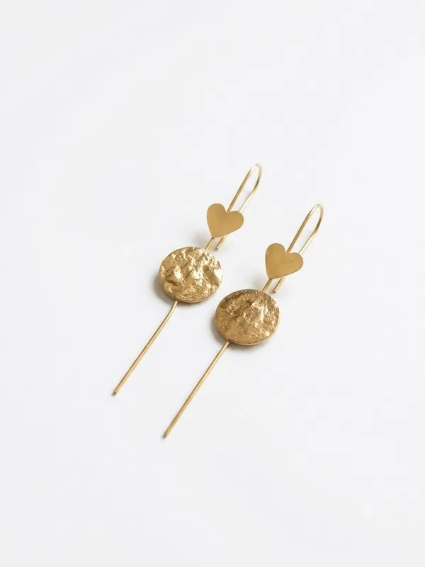 Golden_Heart_ear_crawler