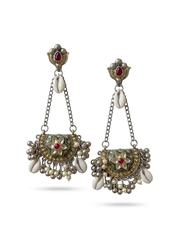 Nayantara_drops_banjara_kaudi_jhumki