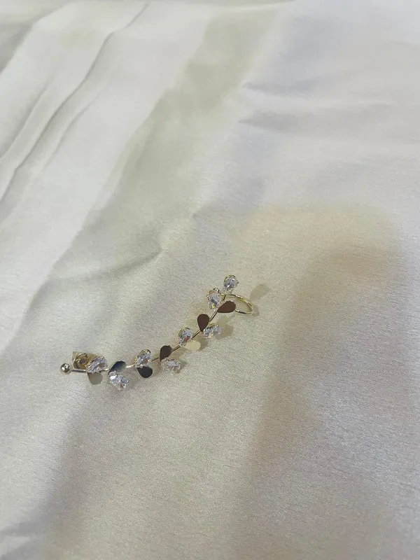Elegant_golden_ivy_earcuff