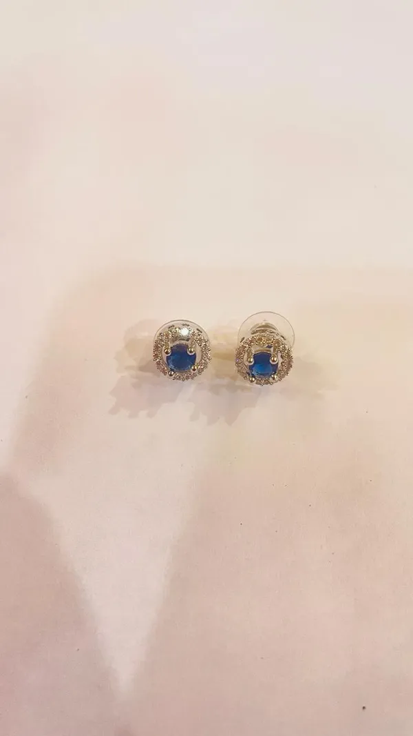 Elegant_round_shaped_Studed_Earrings_small
