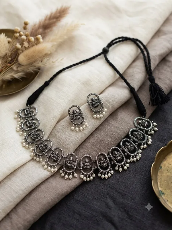 antique_pearl_Lakshmi_choker