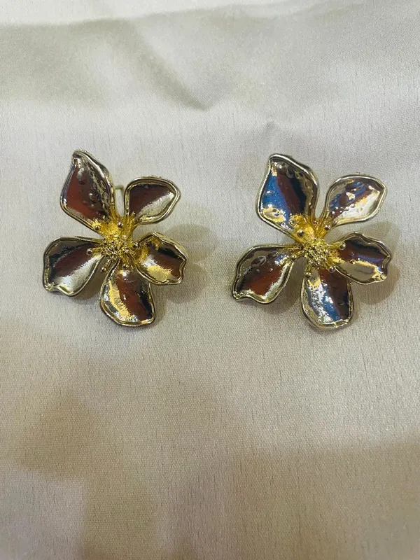 Gold_Toned_Floral_Earing