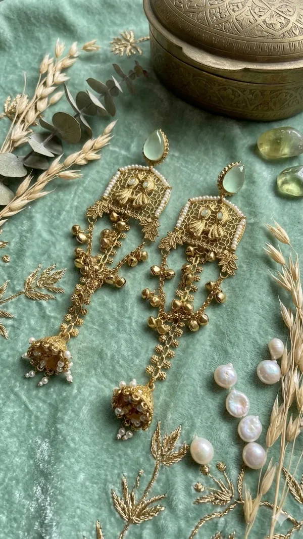 Traditional_Gold-Toned_Kashmiri_jhumka__with_pearl_design
