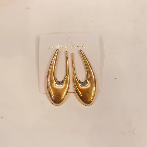 Gold_Toned_Curved_Earring