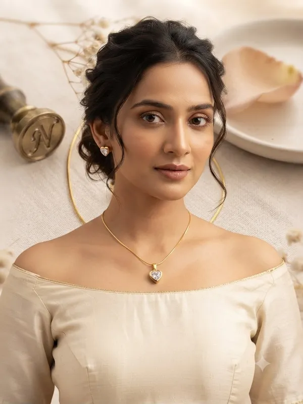 Elegant_Heart_shape_Pendant_chain_and_studs_,Anti_Tarnish