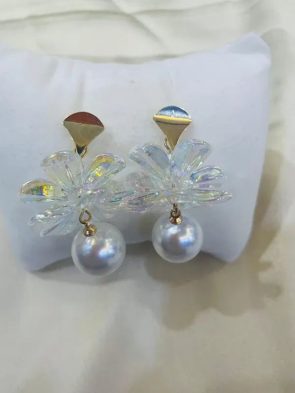 Elegant_Pearl_flower_Drop_Earrings_-Gold_Finish