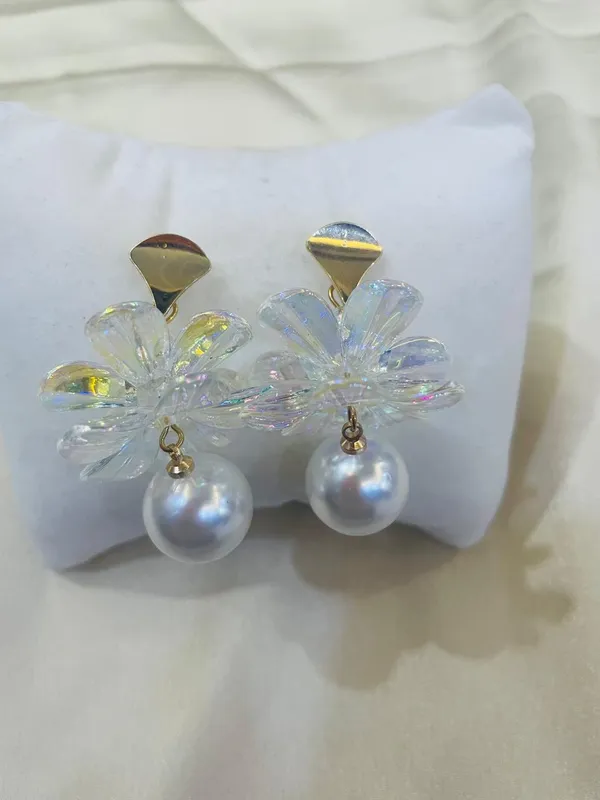 Elegant_Pearl_flower_Drop_Earrings_-Gold_Finish