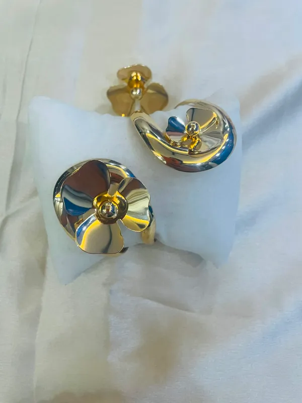 Statement_Gold_Floral_Cuff_with_Ring_(Anti_Tarnish)