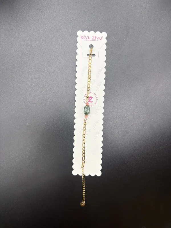 Golden_Chain_Bracelet_With_Decorative_Charm