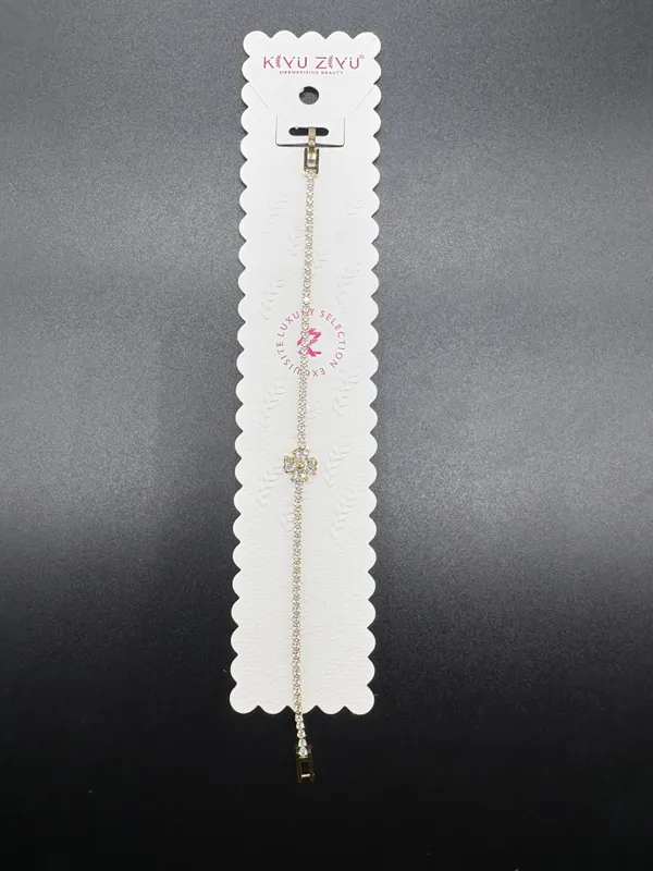 Elegant_Silver-Tone_Chain_Bracelet_With_Crystal_Panda_Charm