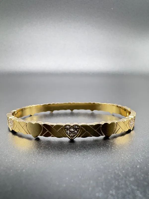 Gold-Tone_Heart-Embellished_Textured_Bangle_Bracelet