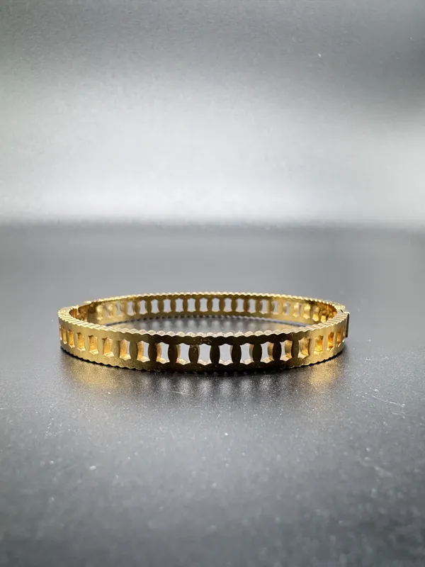 Gold_Plated_Elegant_Bracelet_Bangle